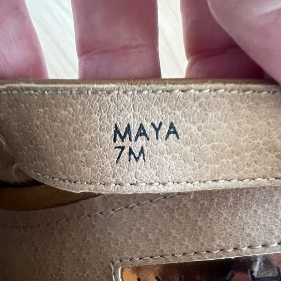 Tahari tan suede Maya heel - Picture 6 of 6